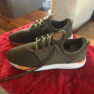 New Balance Men’s Sneakers